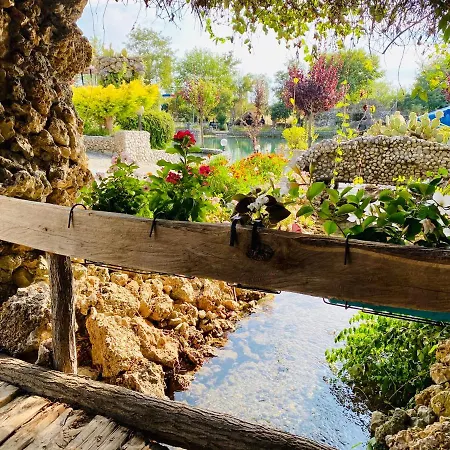 Kompleksi Turistik Dea Hotel *