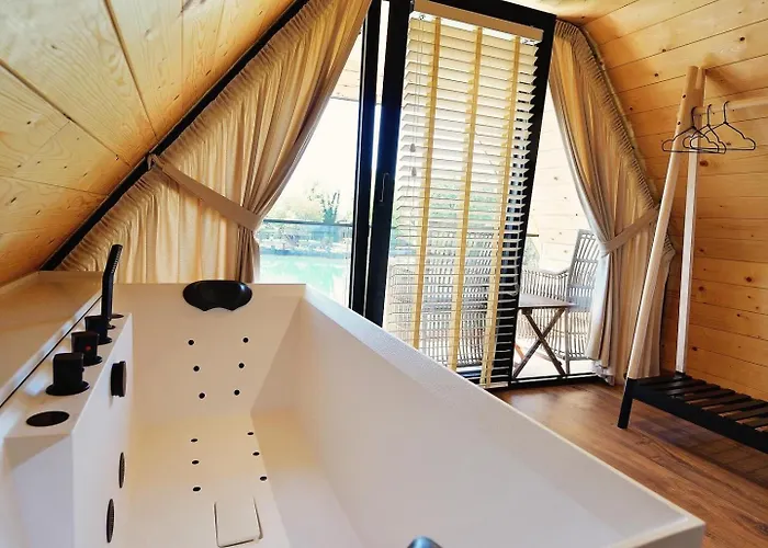 Kompleksi Turistik Dea Hotel Mjede